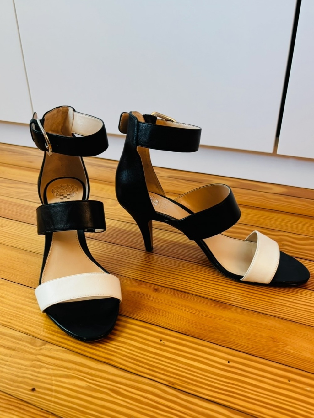 NWOT Vince Camuto Heels - Picture 2 of 5